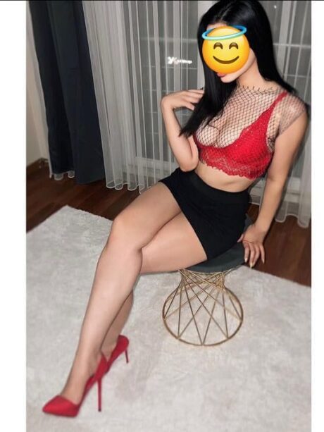 Mersin üniversiteli İnci kendi yeri — Mersin vitrin